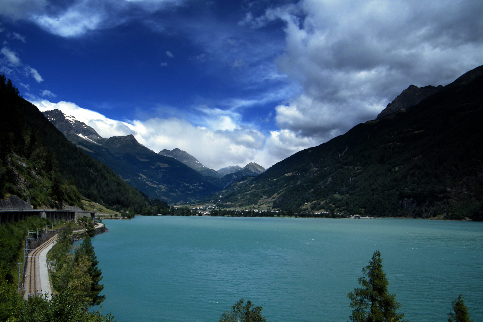 Lago di Poschiavo (Photo license: CC BY-NC-SA 2.0)